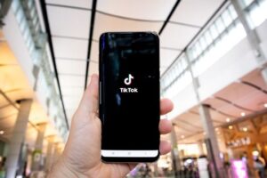 TikTok für Unternehmen, Handy, Logo